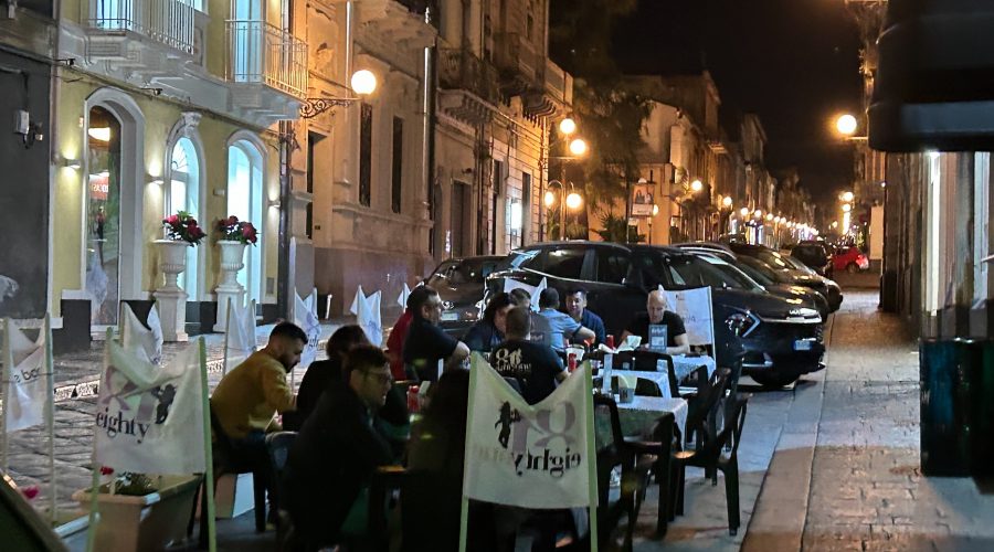 Giarre, al via la nuova stagione dei caffè concerto con il primo regolamento sui “dehors”