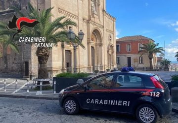 Riaccolto in casa dalla moglie dopo i maltrattamenti ma la picchia ancora