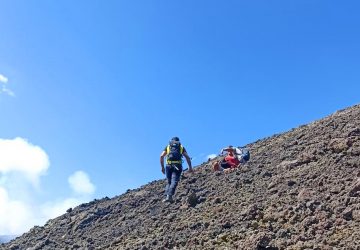 Si avventura in solitaria sull'Etna sino a quota 3.200 metri: soccorso turista francese