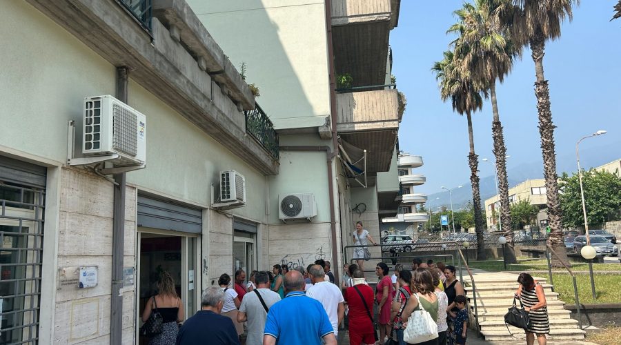 Giarre, tensioni al Centro Impiego per lo stato di agitazione dei dipendenti. Intervento dei Cc