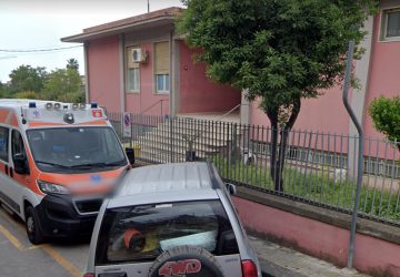 Fiumefreddo, ignoti rubano cavo alimentazione dell'ambulanza del 118