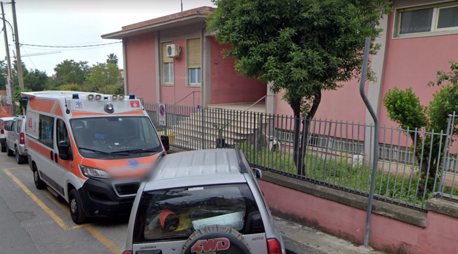 Fiumefreddo, ignoti rubano cavo alimentazione dell’ambulanza del 118