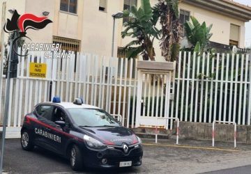 Per 10 anni picchia ed estorce soldi alla nonna 85enne: arrestato