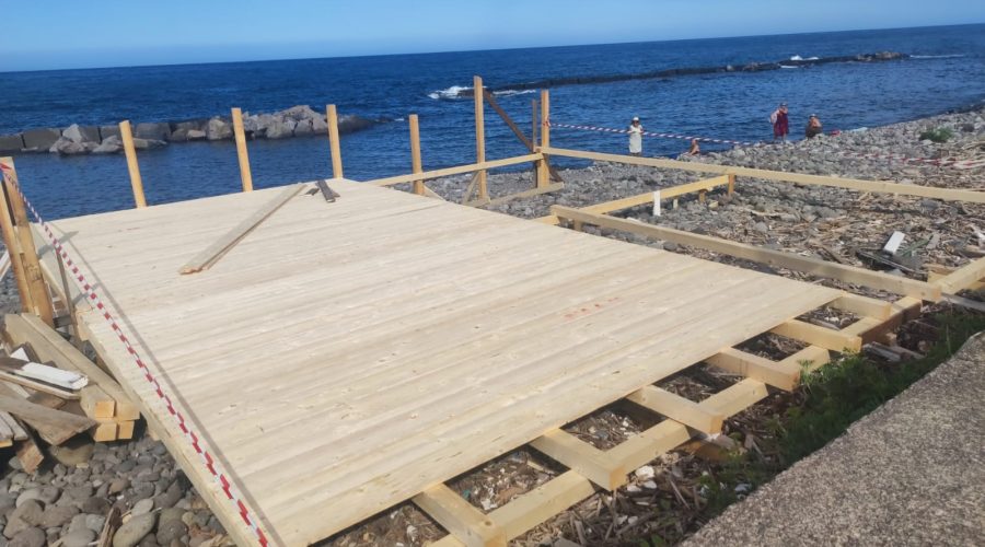 Riposto, a stagione avviata mancano ancora i solarium. A Praiola al via le opere di livellamento