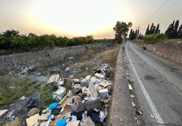 Allarme rifiuti nocivi nel Macchia. Criticit&agrave; igienico sanitarie a Riposto, nel torrente Torre