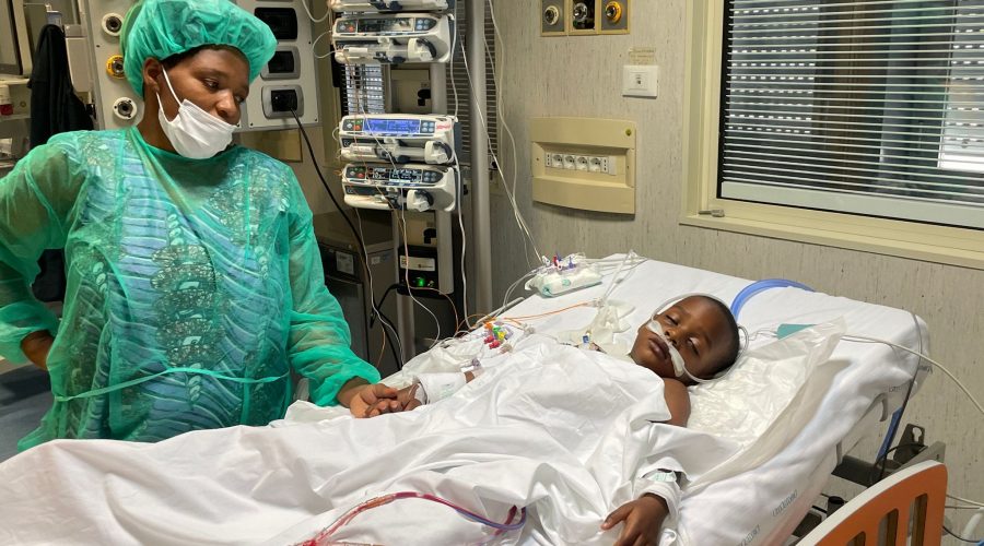 Bambino del Burundi con rara malattia cardiaca operato presso l’ospedale di Taormina