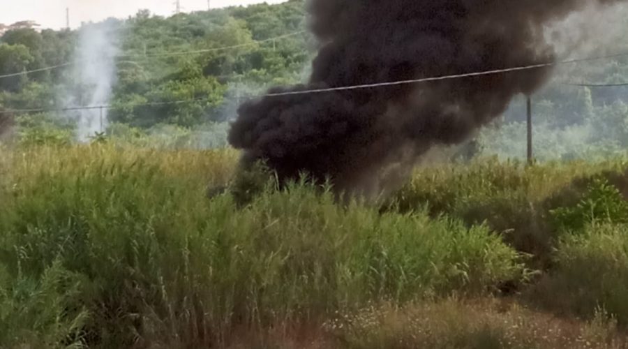 Giarre, colonna di fumo nero a Santa Maria la Strada. Si susseguono i roghi dolosi