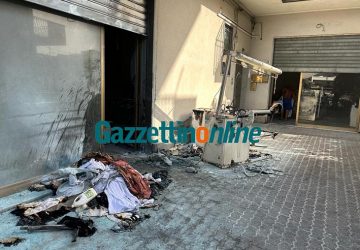Mascali, incendio doloso in una lavanderia. Indagano i Cc