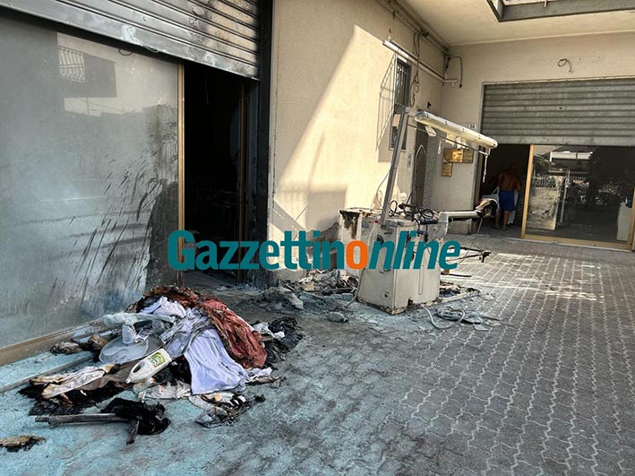 Mascali, incendio doloso in una lavanderia. Indagano i Cc