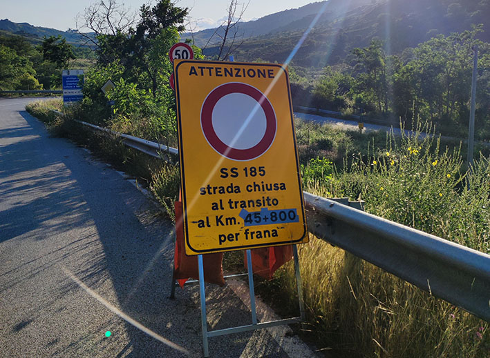 La strada statale 185 “di Sella Mandrazzi” a Francavilla ancora chiusa al traffico. Disagi infiniti per i cittadini