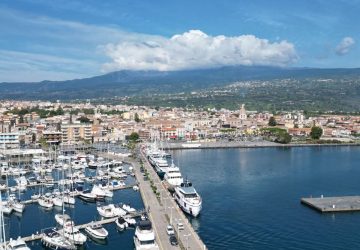 Riposto, preti e ministri del Culto fasulli con messe celebrate in camere da pranzo e garage. L'allarme del Vescovo