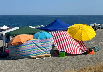 Ferragosto, accampamenti in spiaggia. Oltre un centinaio i controlli della Guardia Costiera