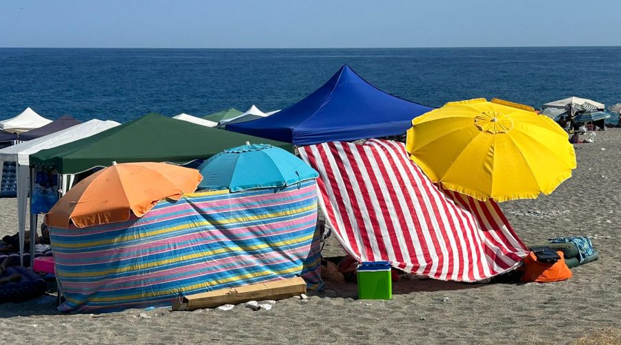 Ferragosto, accampamenti in spiaggia. Oltre un centinaio i controlli della Guardia Costiera