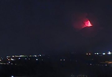 L'Etna torna in attivit&agrave; stromboliana: fontane di lava