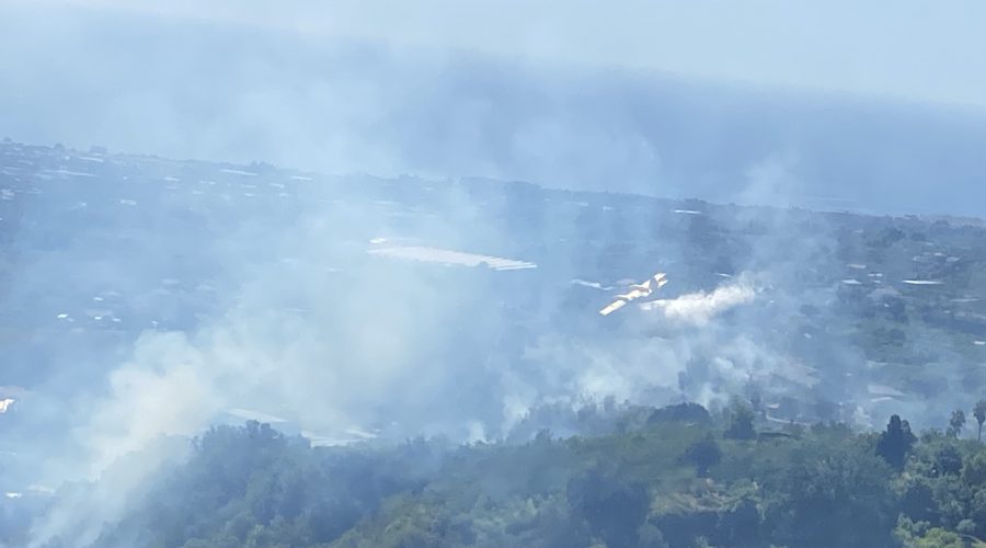 Vasto incendio a Macchia di Giarre. Intervento dei canadair