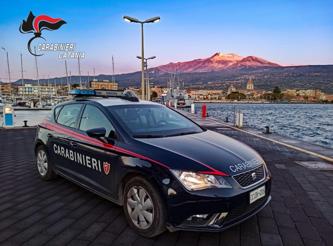 Riposto, la vacanza &ldquo;multiculturale&rdquo; in Sicilia finisce in aggressione: denunciata 53enne