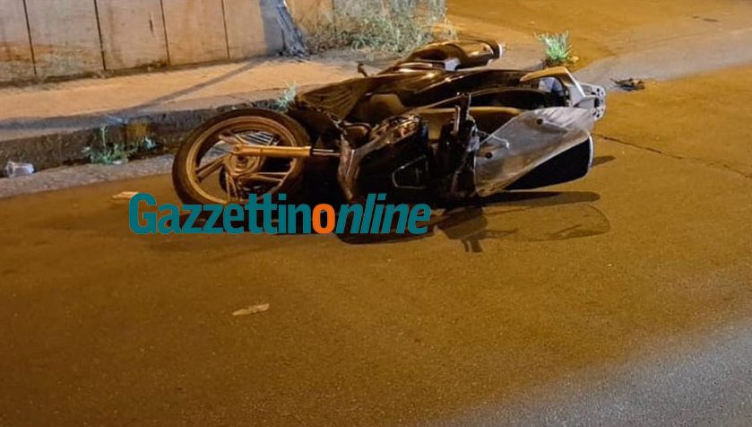 Giarre, si schianta in moto contro un palo della luce: muore sul colpo un 17enne giarrese