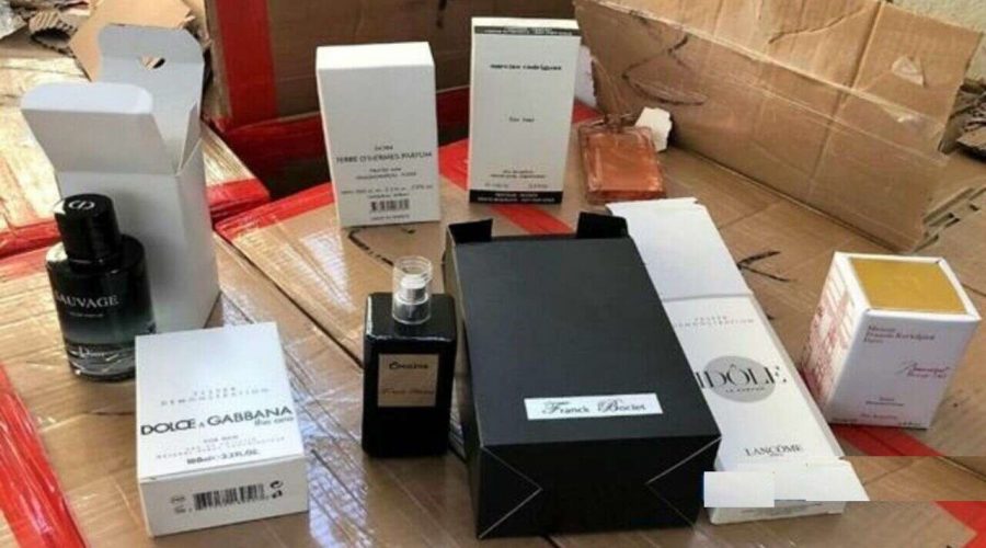 Sequestrati dalla Gdf centinaia di profumi di marche false