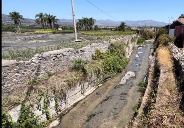 Riposto, liquami fognari in via Vespri: trionfano rimpalli e immobilismo