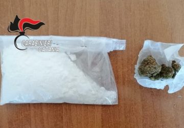 Auto fermata dai Carabinieri per manovre spericolate: passeggero arrestato con la &ldquo;coca&rdquo;.