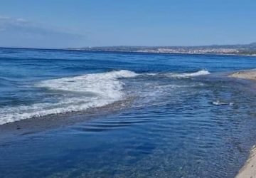 Inquinamento Fondachello, blitz del sindaco Messina nella foce dell'Alcantara VIDEO