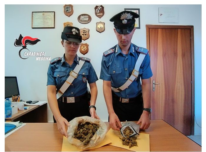 Giardini Naxos, coppia di coniugi beccata con oltre 300 gr di droga: lui arrestato, lei denunciata
