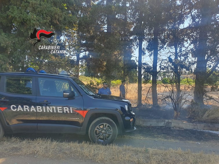 Fiumefreddo di Sicilia: beccati due piromani. Un arresto ed una denuncia