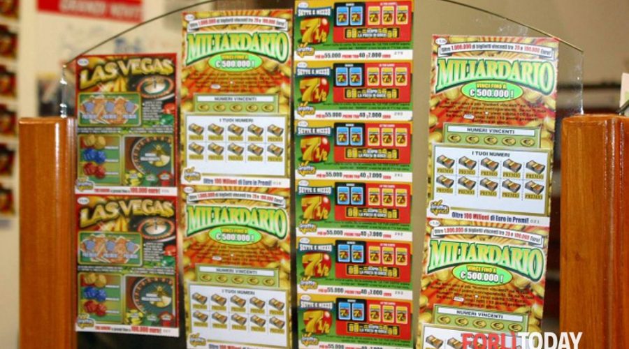 Gratta e vinci in vendita senza autorizzazione, sequestrati 135 biglietti a Santa Venerina