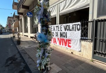 Giarre, domani i funerali di Mattia Musumeci. In corso Messina allestito un "altarino"