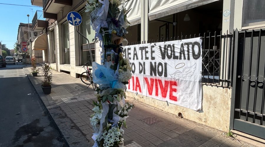 Giarre, domani i funerali di Mattia Musumeci. In corso Messina allestito un “altarino”