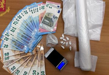 10 dosi di cocaina in tasca, arrestato 68enne ad Acireale