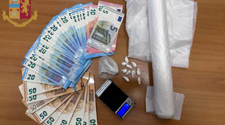 10 dosi di cocaina in tasca, arrestato 68enne ad Acireale