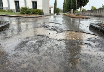 Gravi criticit&agrave; nei cimiteri comunali di Giarre e Riposto. A rilento le manutenzioni
