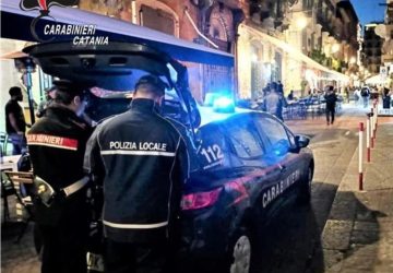 Controlli dei Carabinieri nelle vie del centro e della movida catanese