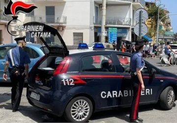 Mascali, evade dai domiciliari per picchiare l&rsquo;ex moglie: arrestato