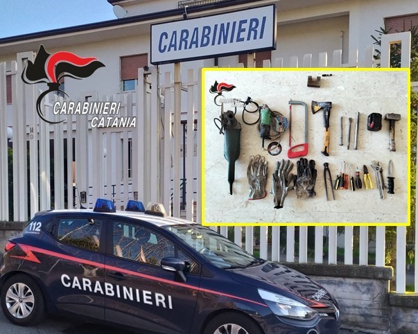 Acireale, arrestati due fratelli che “ripulivano” le case illecitamente