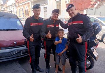 Bimbo esce da casa e si smarrisce per diverse ore. Ritrovato sano e salvo dai Carabinieri