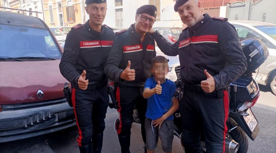 Bimbo esce da casa e si smarrisce per diverse ore. Ritrovato sano e salvo dai Carabinieri