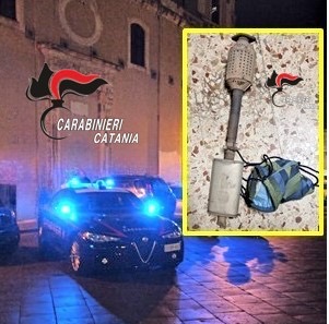 Rubano il catalizzatore da una macchina parcheggiata: in due arrestati