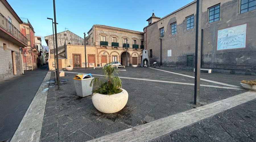 Riposto, stop al gioco del pallone nelle piazze. L’ordinanza del sindaco lascia di stucco