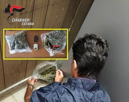 Giarre, sgamato dai carabinieri con la droga nel controsoffitto: arrestato