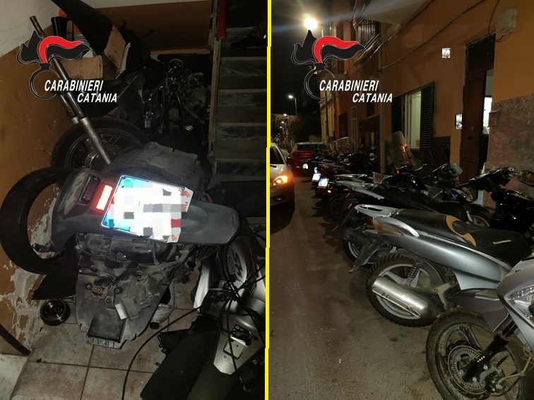 Apre abusivamente un’officina davanti casa e assembla pezzi di scooter rubati: arrestato