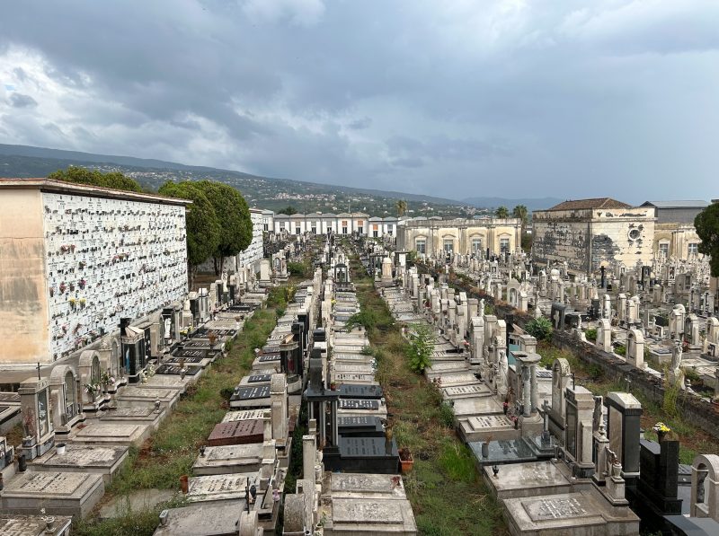 Giarre, privatizzazione cimiteri, il vice presidente del Consiglio, Musumeci: “Io all’oscuro dell’operazione. Chi ha autorizzato il Segretario?”