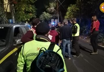 Anziano esce di casa e si perde nel bosco: ritrovato dopo alcune ore