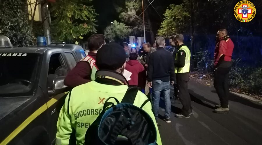 Anziano esce di casa e si perde nel bosco: ritrovato dopo alcune ore