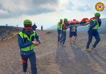 Etna, soccorso a turista lungo il sentiero del Cratere Silvestri inferiore