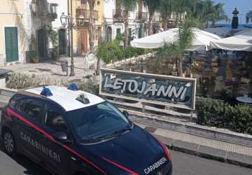 Rubano una bicicletta elettrica ed un telefono cellulare: denunciate tre persone