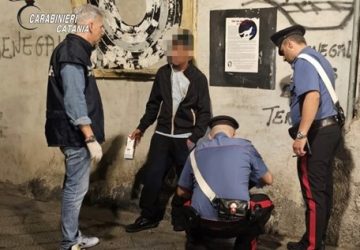 Pattuglie dei Carabinieri contro l&rsquo;illegalit&agrave; diffusa a San Berillo e Vulcania