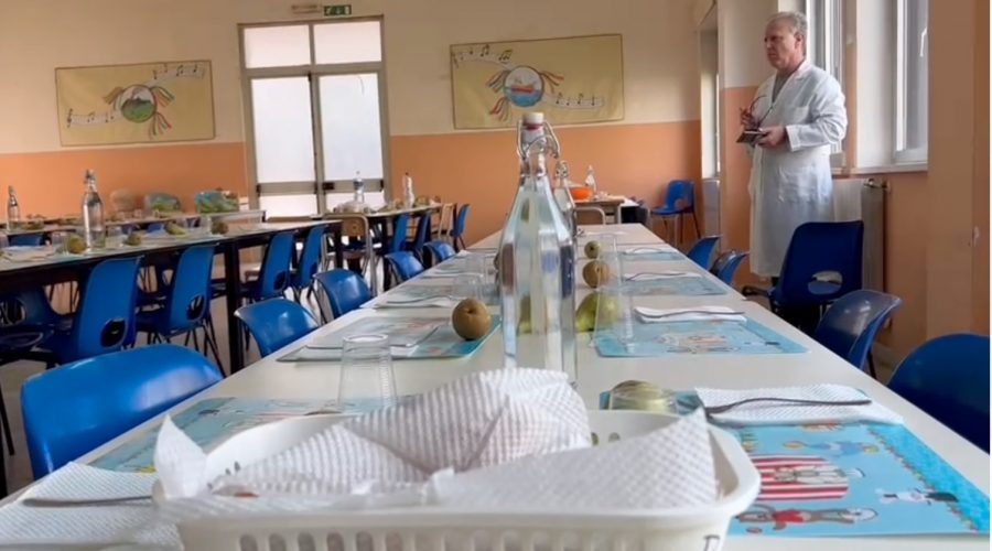 Riposto, monta la protesta sulla refezione scolastica. Il Comune annuncia la soluzione dei pasti pronti