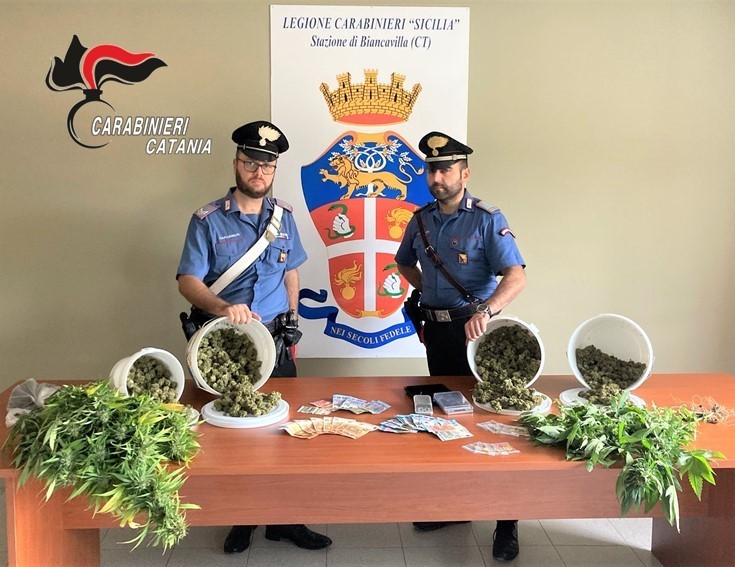 Lo spaccio era un affare di famiglia: arrestati due fratelli